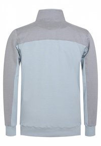 Světle modrá mikina s texturovanou šedou síťovinovou horní částí, dlouhými rukávy, žebrovanými manžetami a stojáčkem.