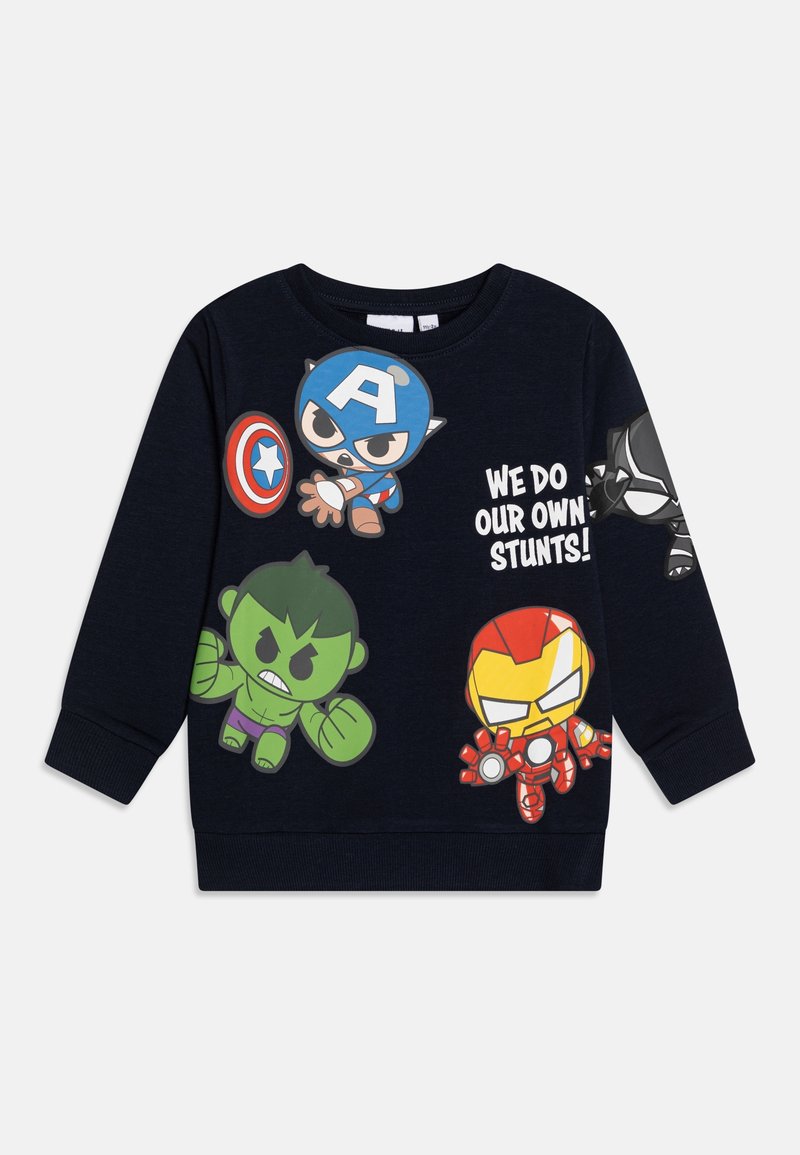 Sweat-shirt bleu marine avec des impressions de personnages colorés : Captain America, Hulk, Iron Man et Black Panther. Le texte indique "NOUS FAISONS NOS PROPRES ACROBATIES !"