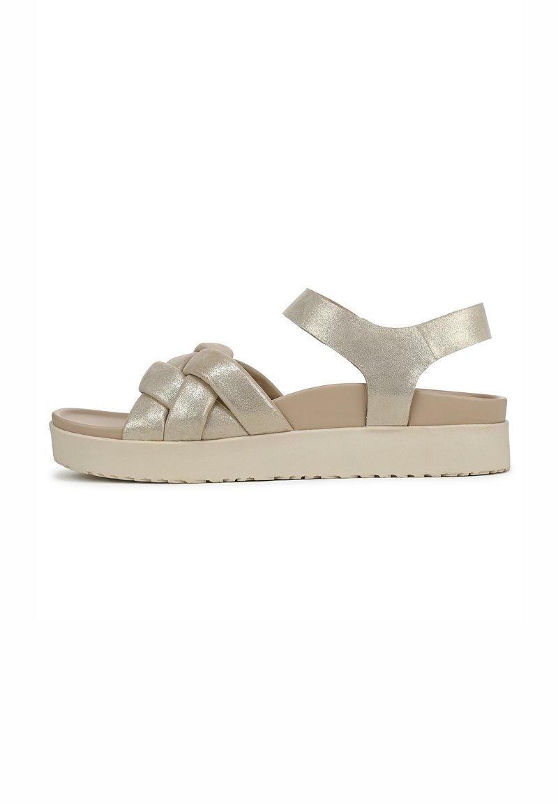 Metallisch beige sandalen met een geweven bandontwerp, platte zool en verstelbare achterband. Textuur oppervlak en geprijsde inlegzool voor comfort.