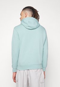 Nike Sportswear SPORTSWEAR CLUB FLEECE - Melegítőfelső - mineral/white