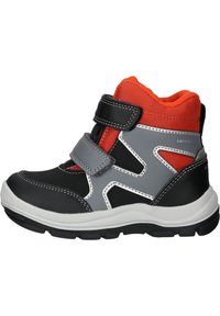 Zwarte en grijze hoge sportschoenen met oranje accenten, voorzien van twee klittenbandsluitingen, een gevoerde kraag en gegoten rubberen zolen.