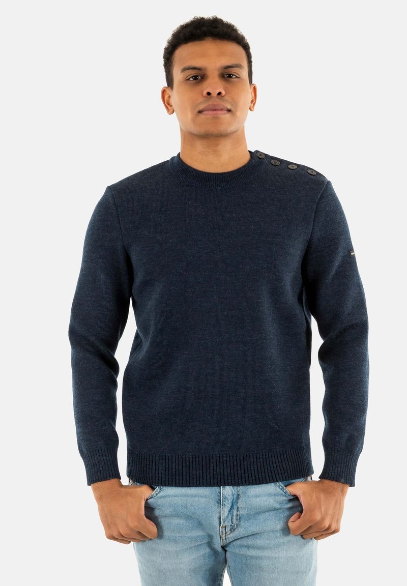 Maglione a collo a coste di colore blu navy, con dettagli a bottoni sulle spalle e una vestibilità classica.