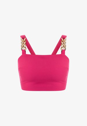 Różowy krótki top wykonany z gładkiego materiału, z grubymi złotymi łańcuchami na ramiączkach oraz usztywnionym, dopasowanym krojem.