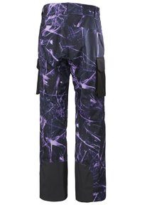 Cargo-broek met een zwart en paars abstract patroon, gemaakt van een duurzaam materiaal, met cargopockets en versterkte zwarte ondersecties.