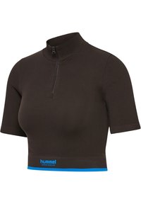 Top de sport court noir à manches courtes avec col demi-zip, finition bleue en bas et logo "hummel sportswear" sur la ceinture.