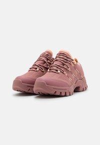Tamaris Sneakers - red marble