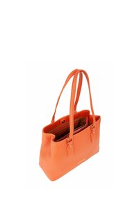 Sac fourre-tout en cuir orange avec doubles poignées, finition texturée, intérieur spacieux, poche zippée et accent logo à l'avant.