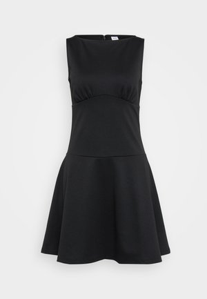 Vestido patinador negro en tejido elástico, diseño sin mangas, cuello redondo, bodice ajustado, falda acampanada, cierre de cremallera trasero.