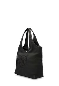 Zwarte tote bag van textuurstof met dubbele handvaten. Beschikt over een decoratief logo en een drukknoopsluiting. Glad, gestructureerd ontwerp.