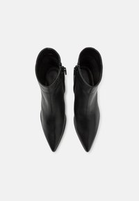 Calvin Klein WRAPPED STIL BOOT - Puszābaki - black