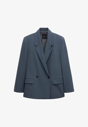 Temno sivi dvoredni blazer z širokimi ovratniki, dvema sprednjima žepoma s poklopcem in dvema črnima gumboma, prikazan na belem ozadju.