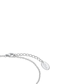 Bracciale in argento con chiusura a granchio, tag ovale con incisione "s.Oliver" e lunghezza regolabile con dettagli a catena.