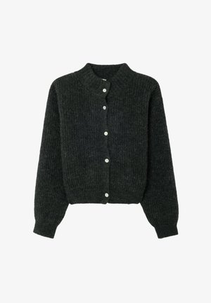 Temno siva pletena jakna z okroglo ovratnico, spuštenimi rameni in petimi belimi gumbi. Ima teksturiran vzorec in skrajšan kroj.