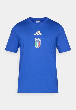 T-shirt in cotone blu con scollatura rotonda, maniche corte, logo dorato Adidas e stemma della nazionale italiana con quattro stelle.
