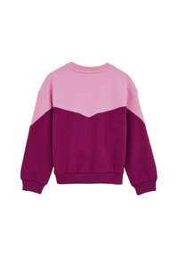 Lila och rosa färgblockerad sweatshirt med ett chevron-mönster, med ribbade ärmslut och nederkant, tillverkad av mjukt bomullsblandat material.