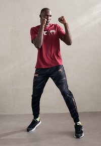 Venum UFC FIGHT WEEK JOGGERS - Dresside alumine osa - urban camo