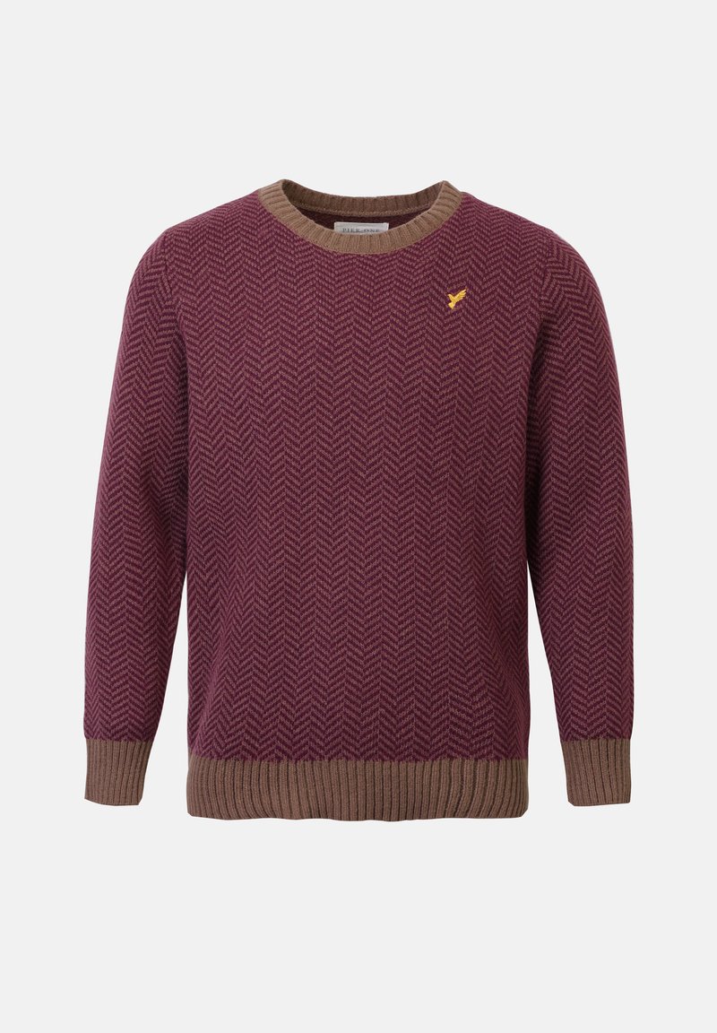 Burgundzka sweter z wzorem w jodełkę, brązowymi ściągaczami przy mankietach i u dołu oraz małym żółtym logo na piersi.