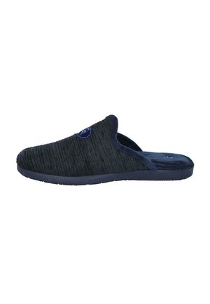 Zapatilla oscura de felpa azul marino, con tela texturizada, punta redonda y un interior suave, que presenta un acento de logo circular en el costado.