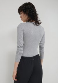 Calliope À COL EN V - Maglietta a manica lunga - gris