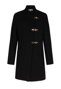 Abrigo de mezcla de lana negra con un cuello alto y tres hebillas de metal dorado como cierres. Presenta una silueta entallada y mangas largas.