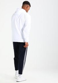 Urban Classics BASIC - Neperpučiamoji striukė - white