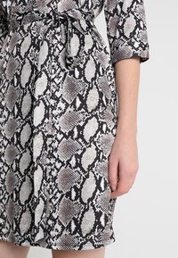 Dorothy Perkins Blusenkleid - black