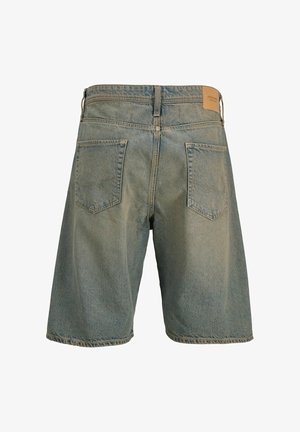 Jeans-Shorts mit Gürtelschlaufen, zwei Gesäßtaschen, verblasst blau und einem Leder-Brandlabel auf der rechten Seite des Taillenbands.