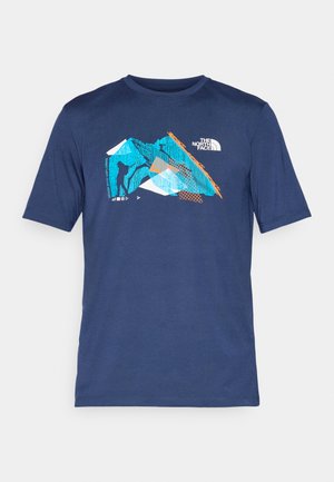 T-paita lyhyillä hihoilla, tummansininen, pehmeää kangasta, jossa on graafinen kuvio, jossa sinisiä, oransseja ja valkoisia yksityiskohtia, esittämässä vuoria ja kiipeilijää.