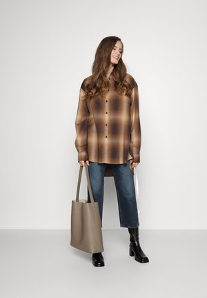 THE MODERN STRAIGHT SIDELINE - Straight leg jeans - dark blue