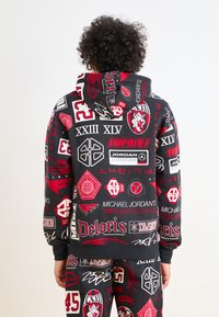Felpa Hybris Varsity Rossa Uomo &ndash; Cotone Regular Fit Con Cappuccio