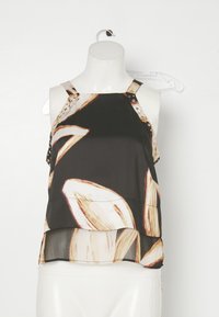 Haut noir sans manches présentant un imprimé floral en tons crème et or, avec des clous décoratifs sur les bretelles et un design superposé à l'ourlet.