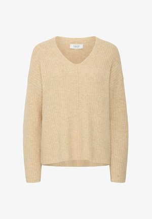 Beige stickad tröja med vid V-hals, ribbad textur, sänkt axel och avslappnad passform, med en något kortad nederkant.