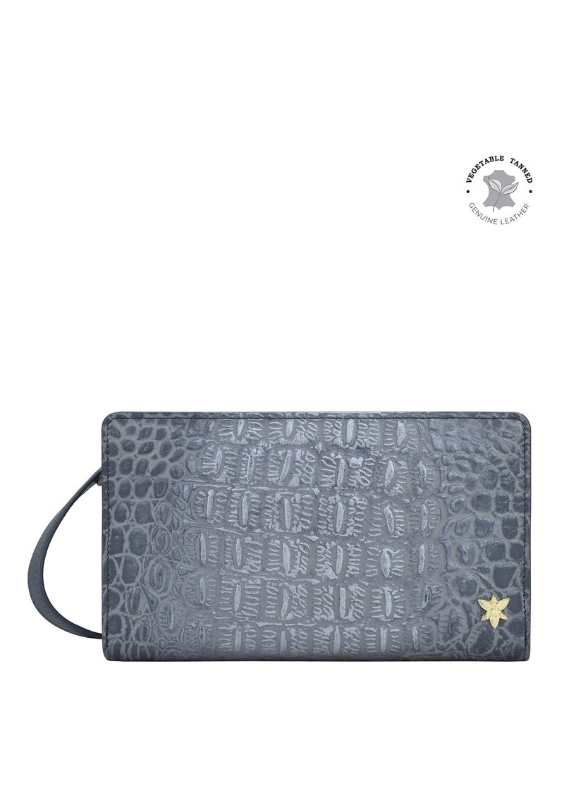 Grijze leren portemonnee met een krokodillenstructuur, rechthoekige vorm en een opvallende gouden bloemenaccent. Inclusief een polsband.