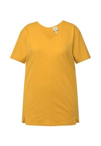T-shirt giallo a maniche corte realizzato in morbido cotone. Presenta un collo a V, spacchi laterali e una vestibilità rilassata. Design minimalista senza motivi.