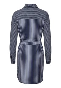 Vestito camicia a righe navy e bianche con maniche lunghe, colletto e cintura da annodare in vita. Tessuto liscio e vestibilità su misura con polsini a bottoni.