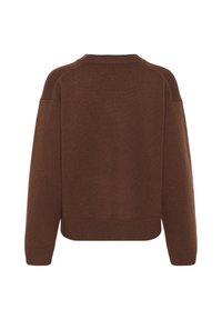 Brązowy sweter wykonany na drutach o luźnym kroju. Posiada okrągły dekolt, ściągacze przy mankietach i u dołu oraz jednolitą teksturę na całej powierzchni.