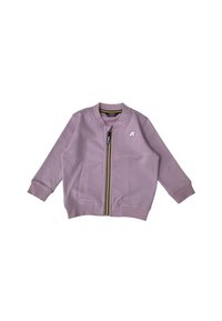 Giacca a zip di colore rosa chiaro con colletto rotondo, maniche lunghe e un piccolo logo sul petto. Presenta una zip a contrasto gialla e blu navy.