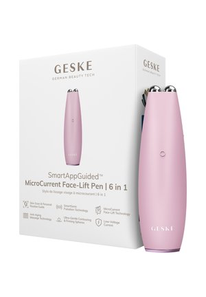 Stylo de lifting facial à micro-courants rose avec doubles sphères métalliques à côté d'une boîte blanche étiquetée « SmartAppGuided MicroCurrent Face-Lift Pen 6 in 1. »