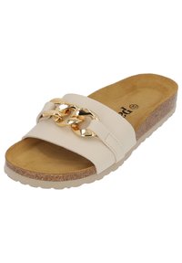 Helle beige Rutsch-Sandalen mit einer flachen Korksohle, die mit einem breiten Riemen verziert sind, der mit einem goldenen Kettenakzent geschmückt ist. Weiche Fußbett-Textur.