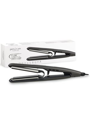 Plancha profesional de pelo negra con placas plateadas y botones de control, mostrada frente a su caja de producto blanca etiquetada Flow Control.