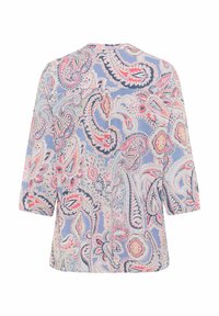 Blusa con stampa paisley a maniche tre quarti, che presenta tonalità di rosa, blu e crema su un tessuto morbido, scollatura rotonda e vestibilità ampia.