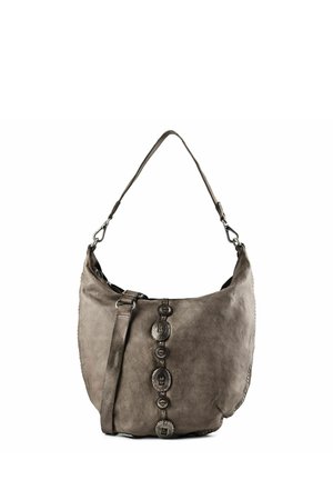 Bolso de hombro de cuero gris suave con botones decorativos plateados en la parte delantera y una correa larga ajustable.