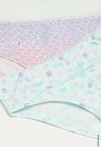 Tři páry spodního prádla: levandulové s vzorem šupin, růžové s "Barbie", mátové s námořními motivy - barevné, měkké tkaniny, elastický pas.