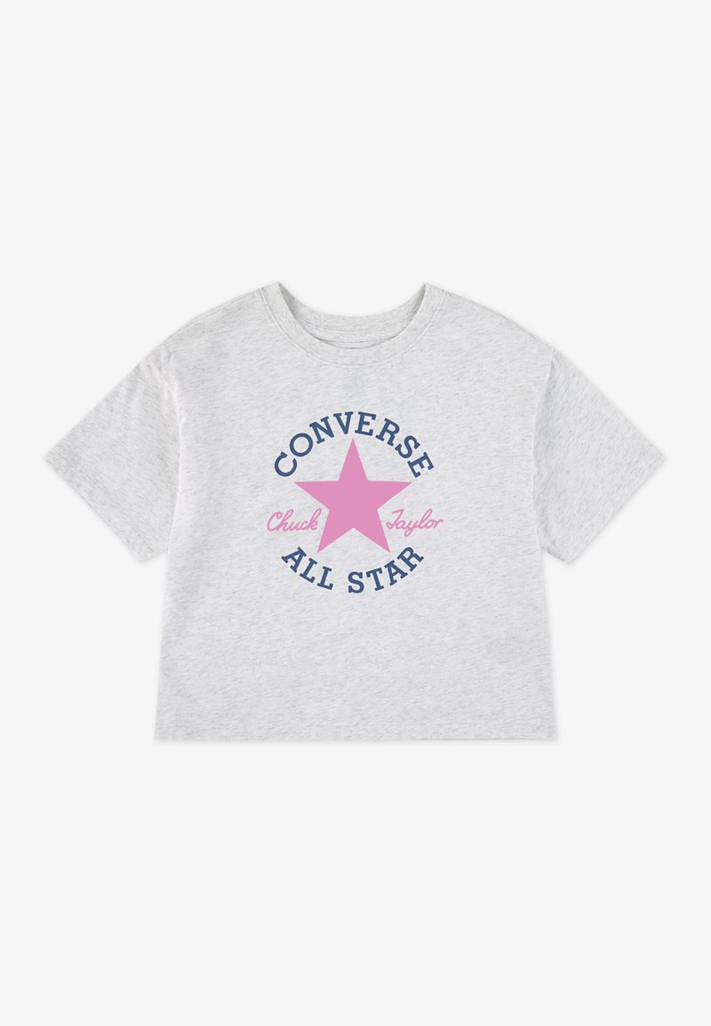T-shirt grigio heather a maniche corte con grafica di una stella rosa e testo navy, "CONVERSE" e "ALL STAR," con una vestibilità casual.