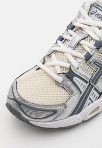 ASICS SportStyle GEL-NIMBUS 9 UNISEX - Sapatilhas - pure silver/metropolis