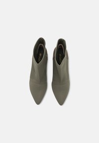 DeeZee Stivaletti con tacco - green