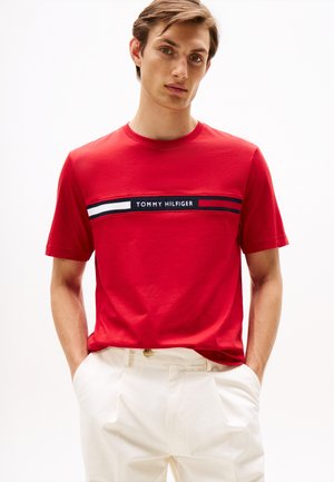 Tommy Hilfiger HILFIGER CHEST INSERT TEE - Μπλουζάκι με στάμπα - medium red