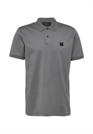 Polo gris à manches courtes avec patte de boutonnage à deux boutons et petit logo carré noir sur le côté gauche de la poitrine.