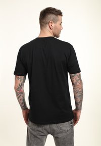 Henry Tiger ONE PIECE KEY ART - T-shirt con stampa - black