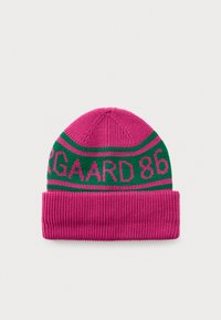 Pink knitted beanie with green band featuring the text "GAARD 86" and a folded brim, displayed on a plain light background.